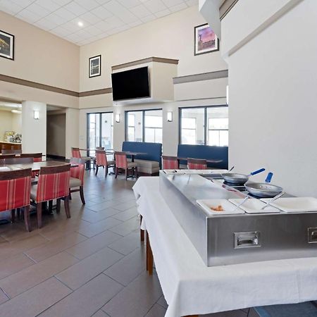 וויצ'יטה Comfort Inn & Suites מראה חיצוני תמונה