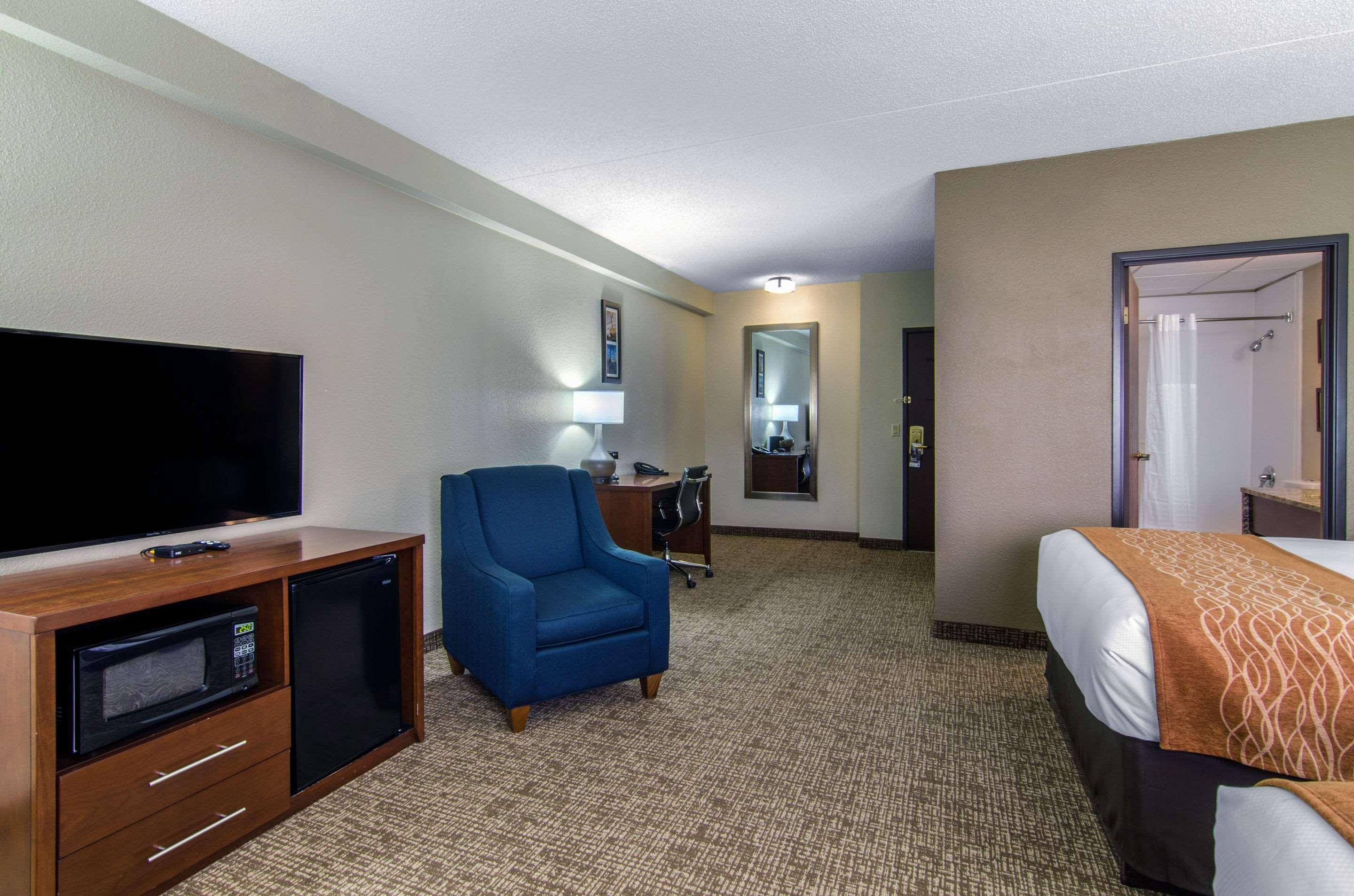 וויצ'יטה Comfort Inn & Suites מראה חיצוני תמונה