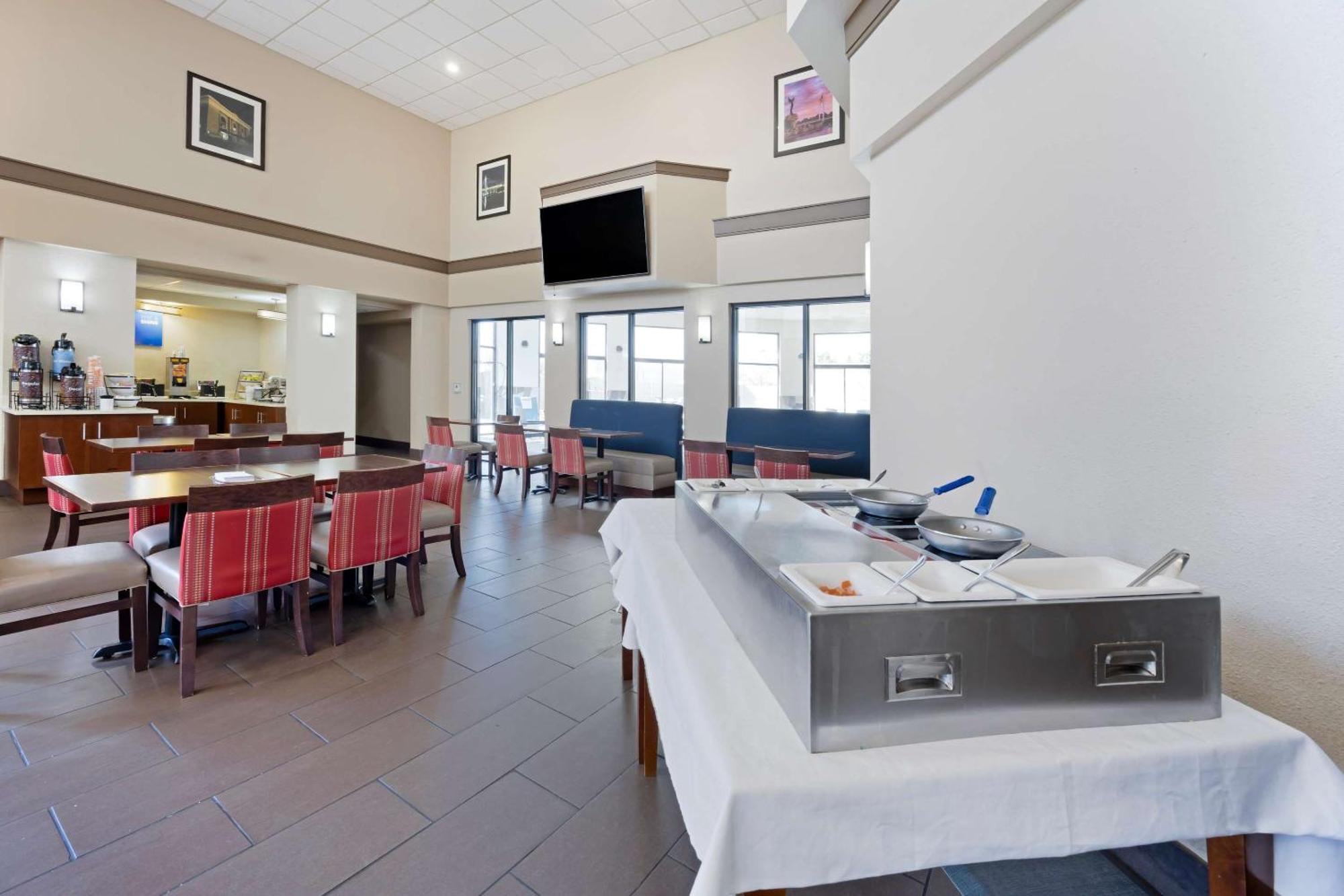 וויצ'יטה Comfort Inn & Suites מראה חיצוני תמונה