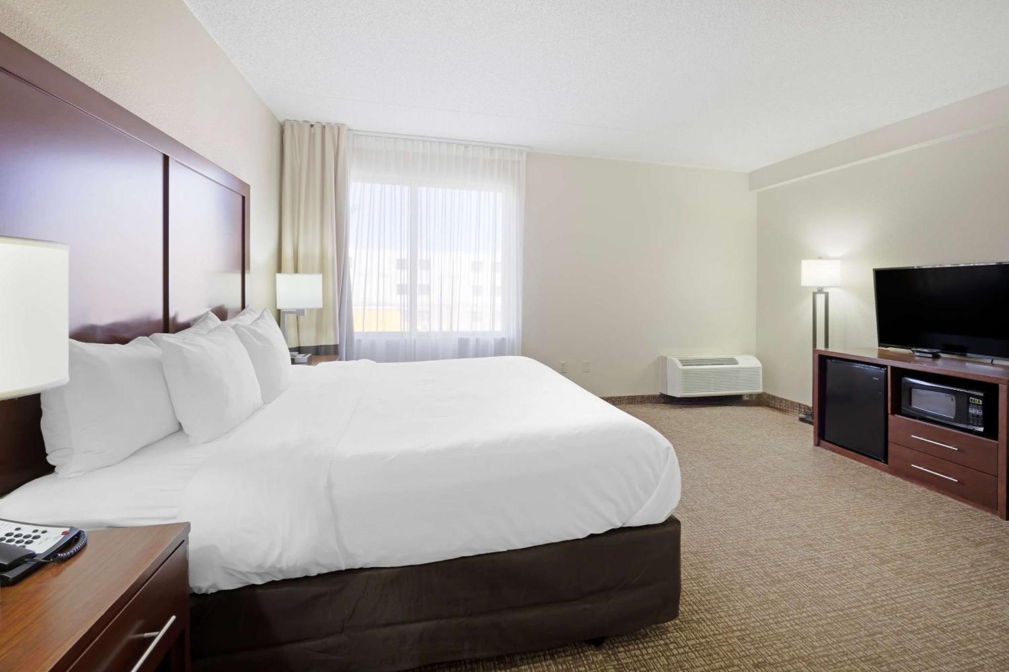 וויצ'יטה Comfort Inn & Suites מראה חיצוני תמונה