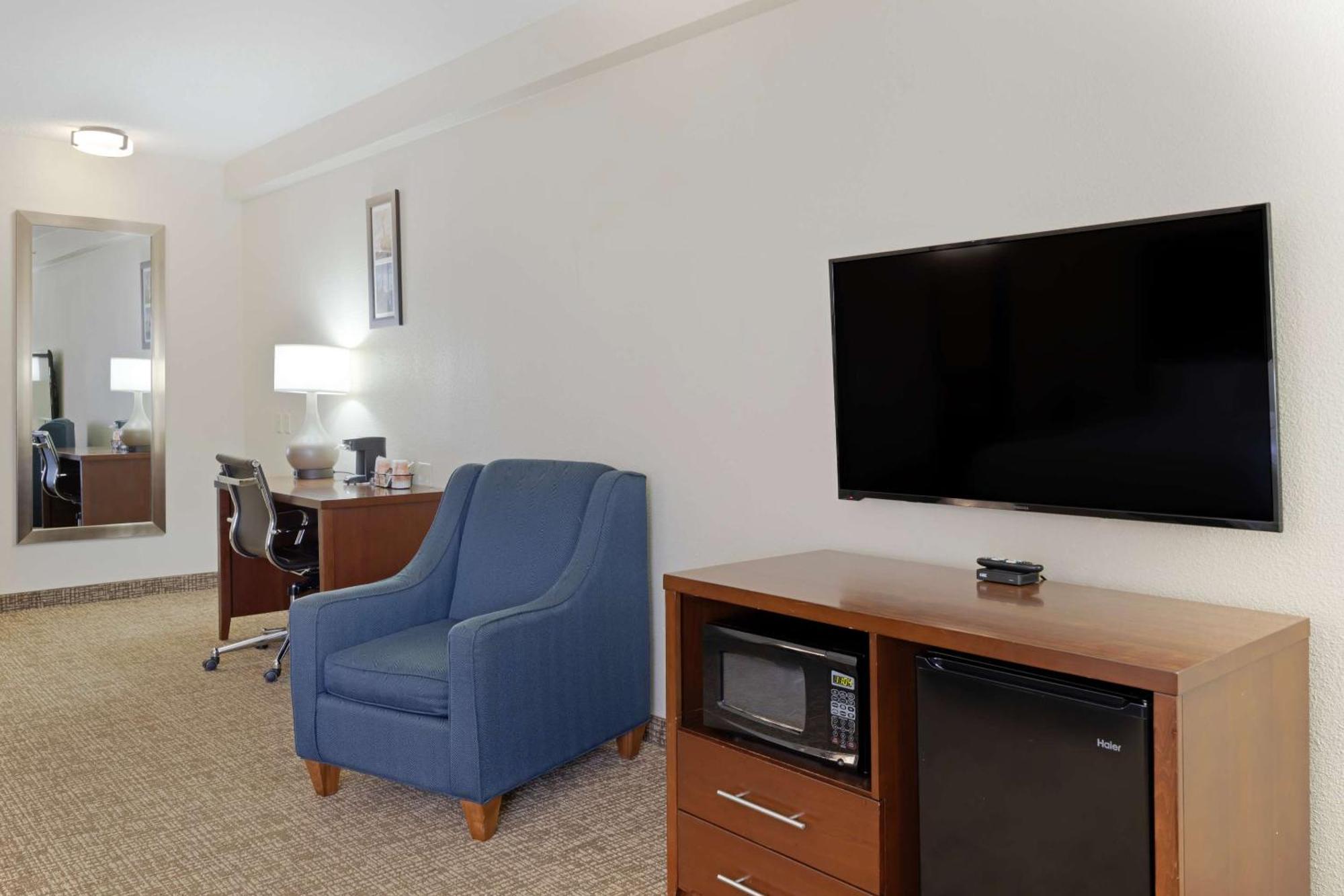 וויצ'יטה Comfort Inn & Suites מראה חיצוני תמונה