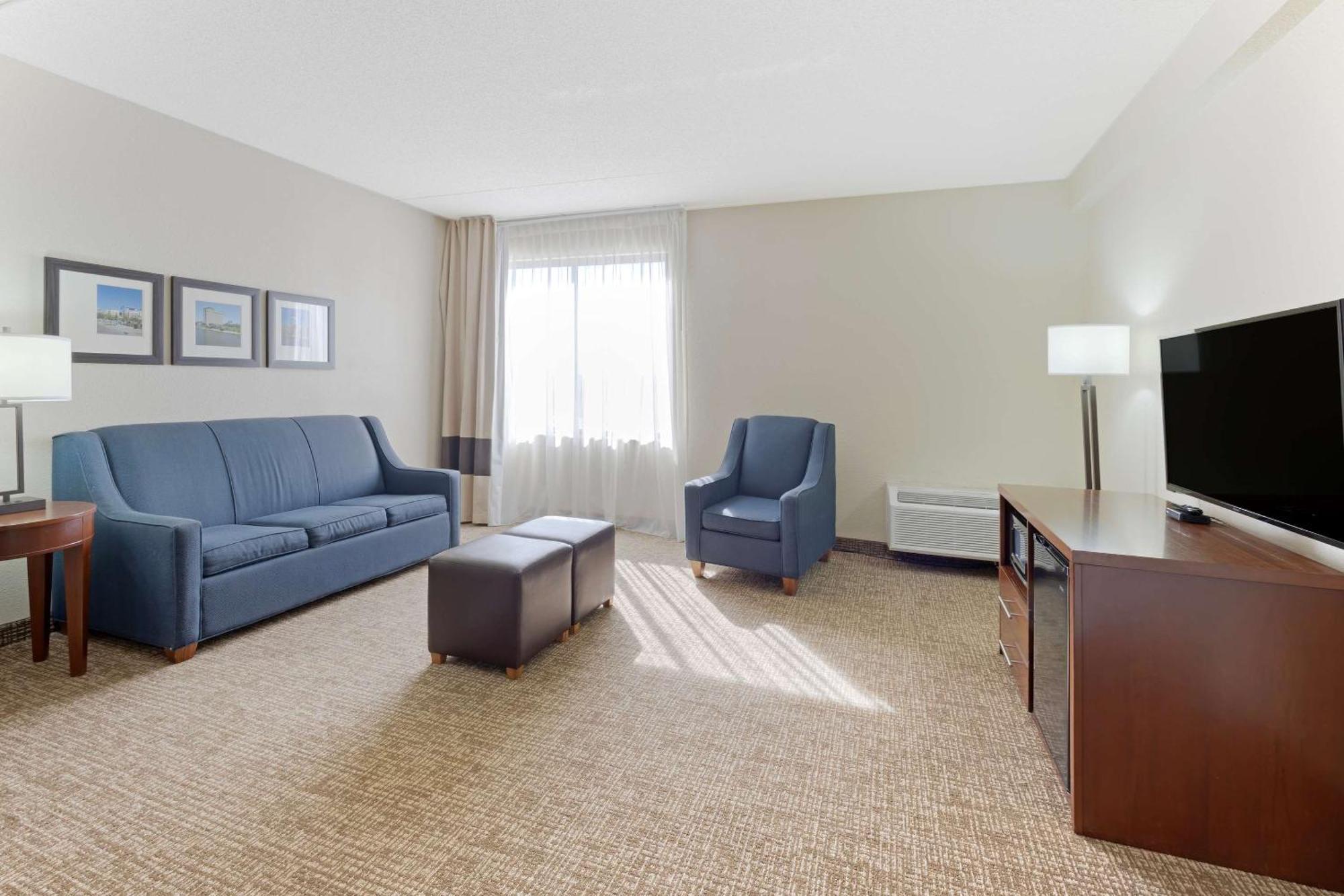 וויצ'יטה Comfort Inn & Suites מראה חיצוני תמונה