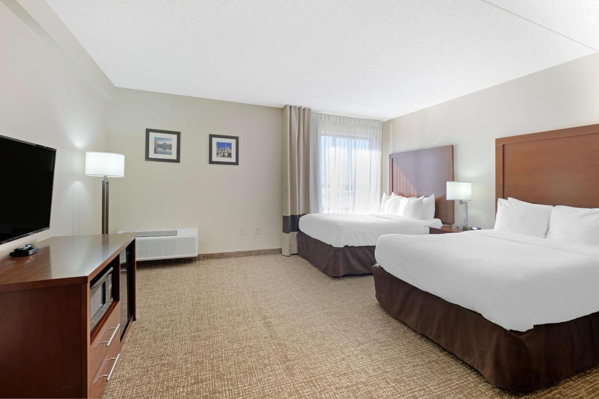 וויצ'יטה Comfort Inn & Suites מראה חיצוני תמונה