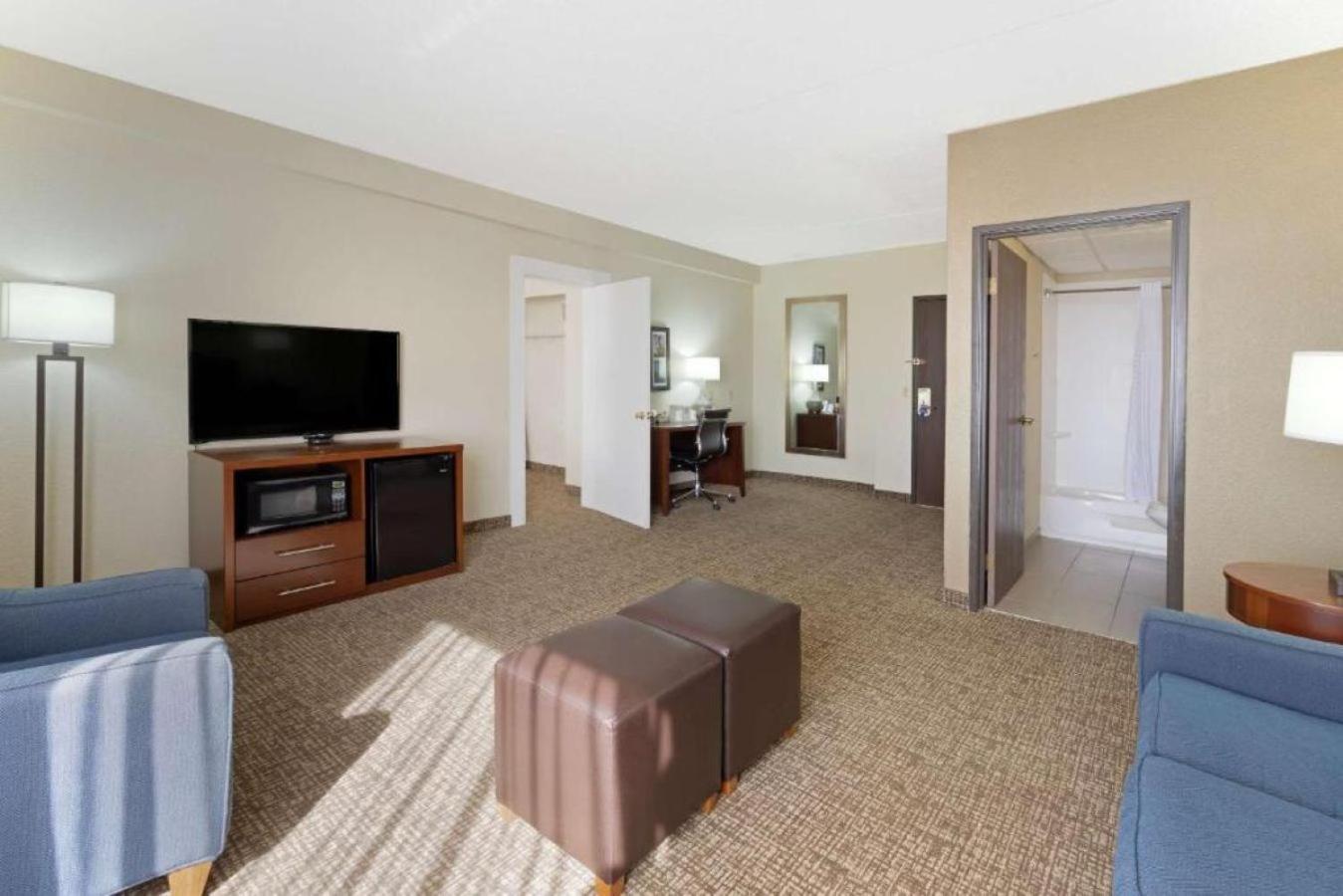 וויצ'יטה Comfort Inn & Suites מראה חיצוני תמונה